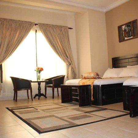 Palm Spring Resort Monrovia Bagian luar foto