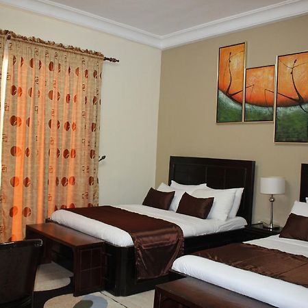 Palm Spring Resort Monrovia Bagian luar foto