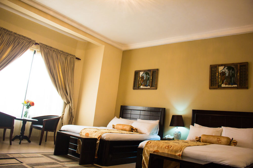 Palm Spring Resort Monrovia Bagian luar foto