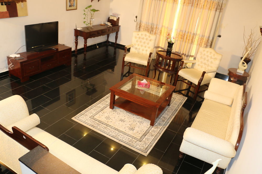 Palm Spring Resort Monrovia Bagian luar foto