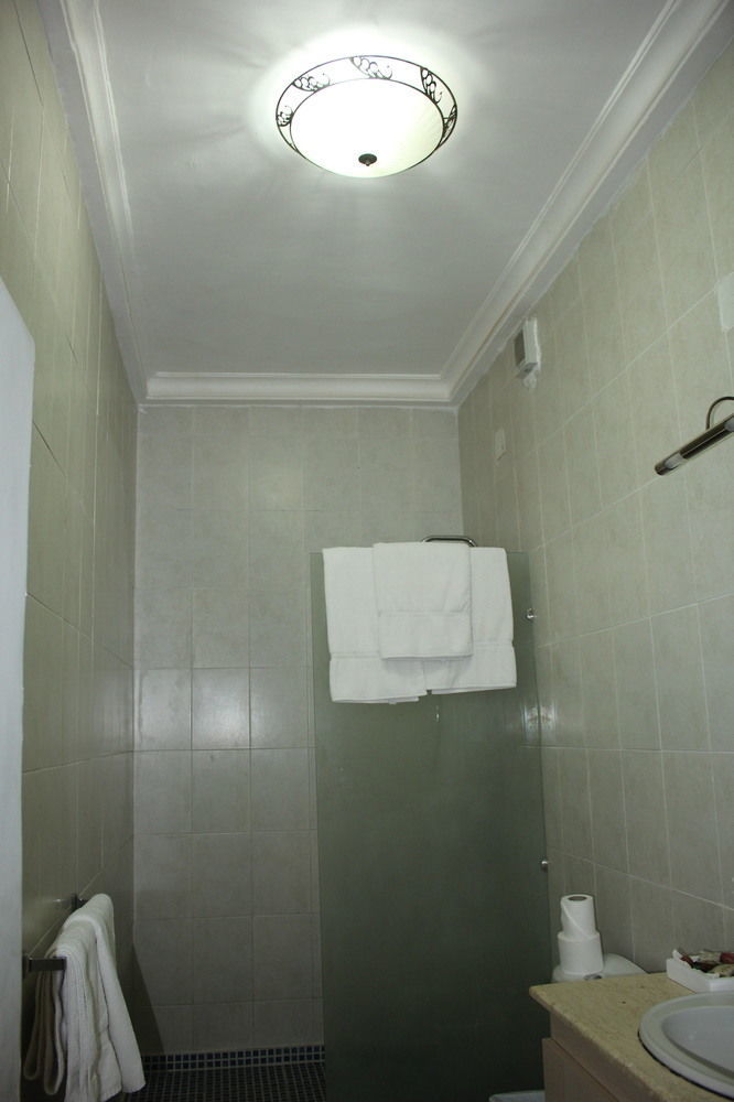 Palm Spring Resort Monrovia Bagian luar foto