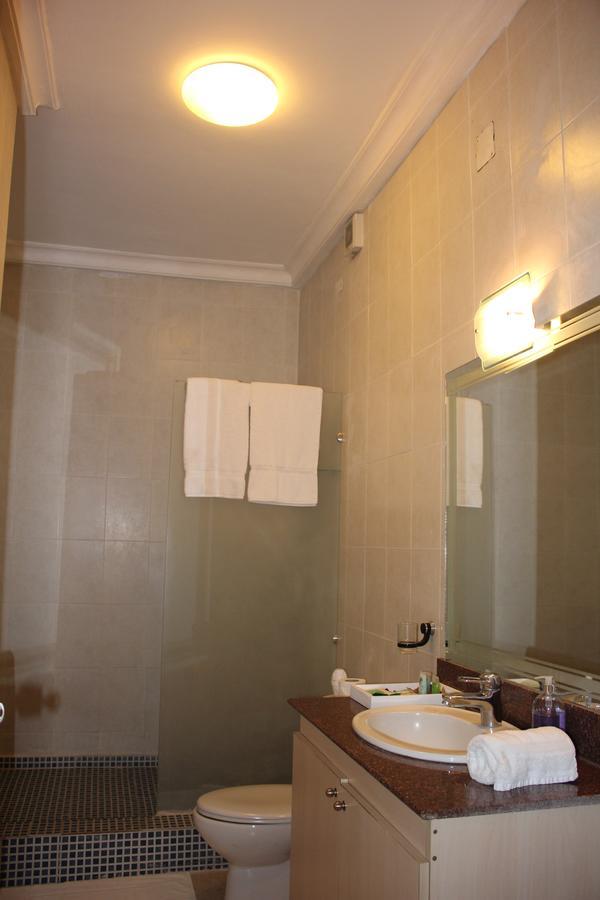 Palm Spring Resort Monrovia Bagian luar foto