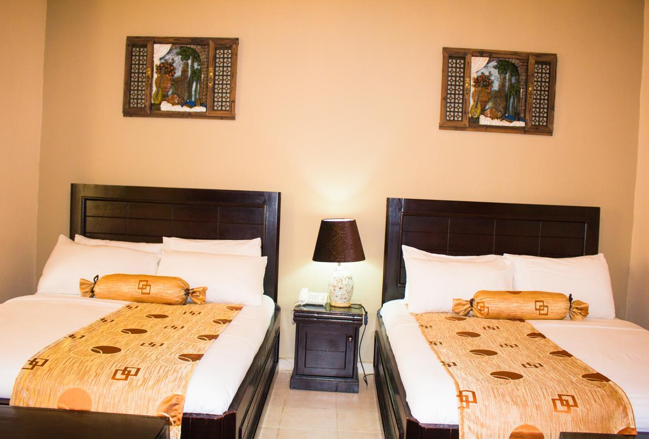 Palm Spring Resort Monrovia Bagian luar foto
