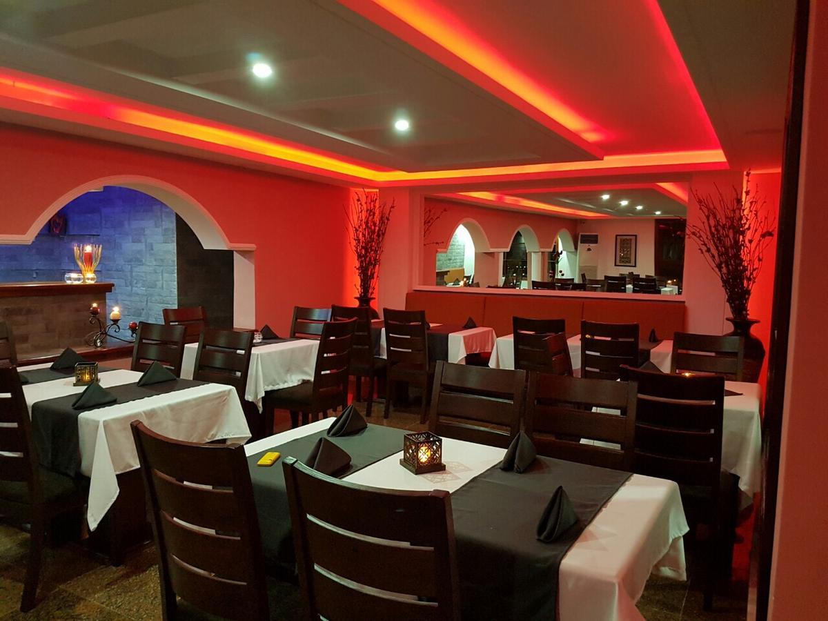 Palm Spring Resort Monrovia Bagian luar foto