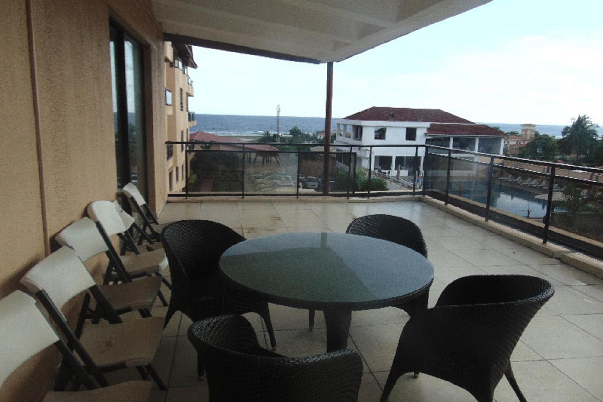 Palm Spring Resort Monrovia Bagian luar foto