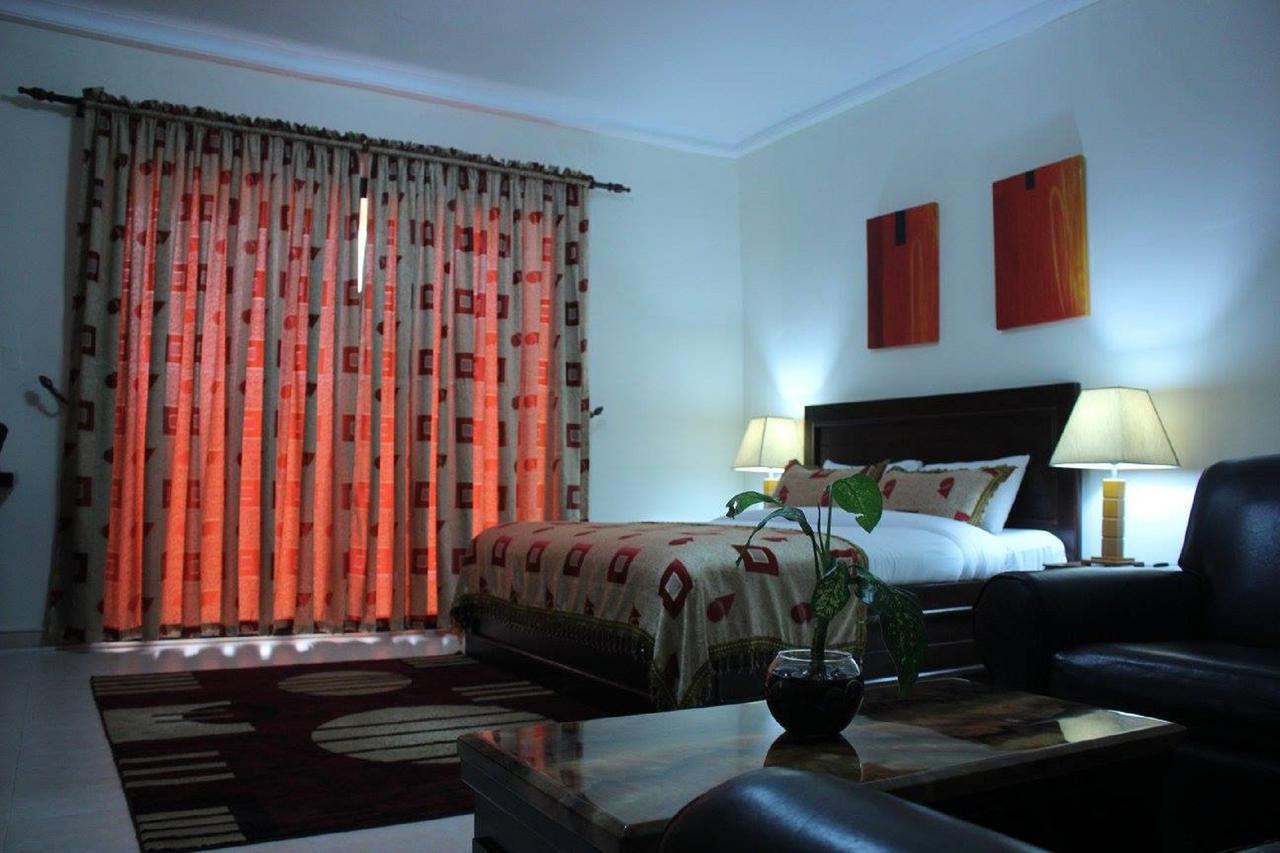 Palm Spring Resort Monrovia Bagian luar foto