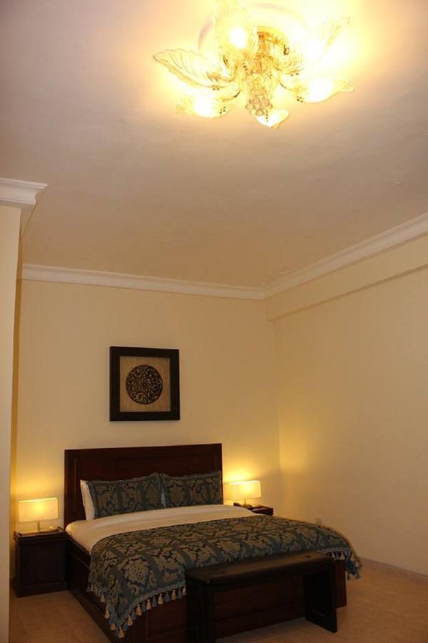 Palm Spring Resort Monrovia Bagian luar foto