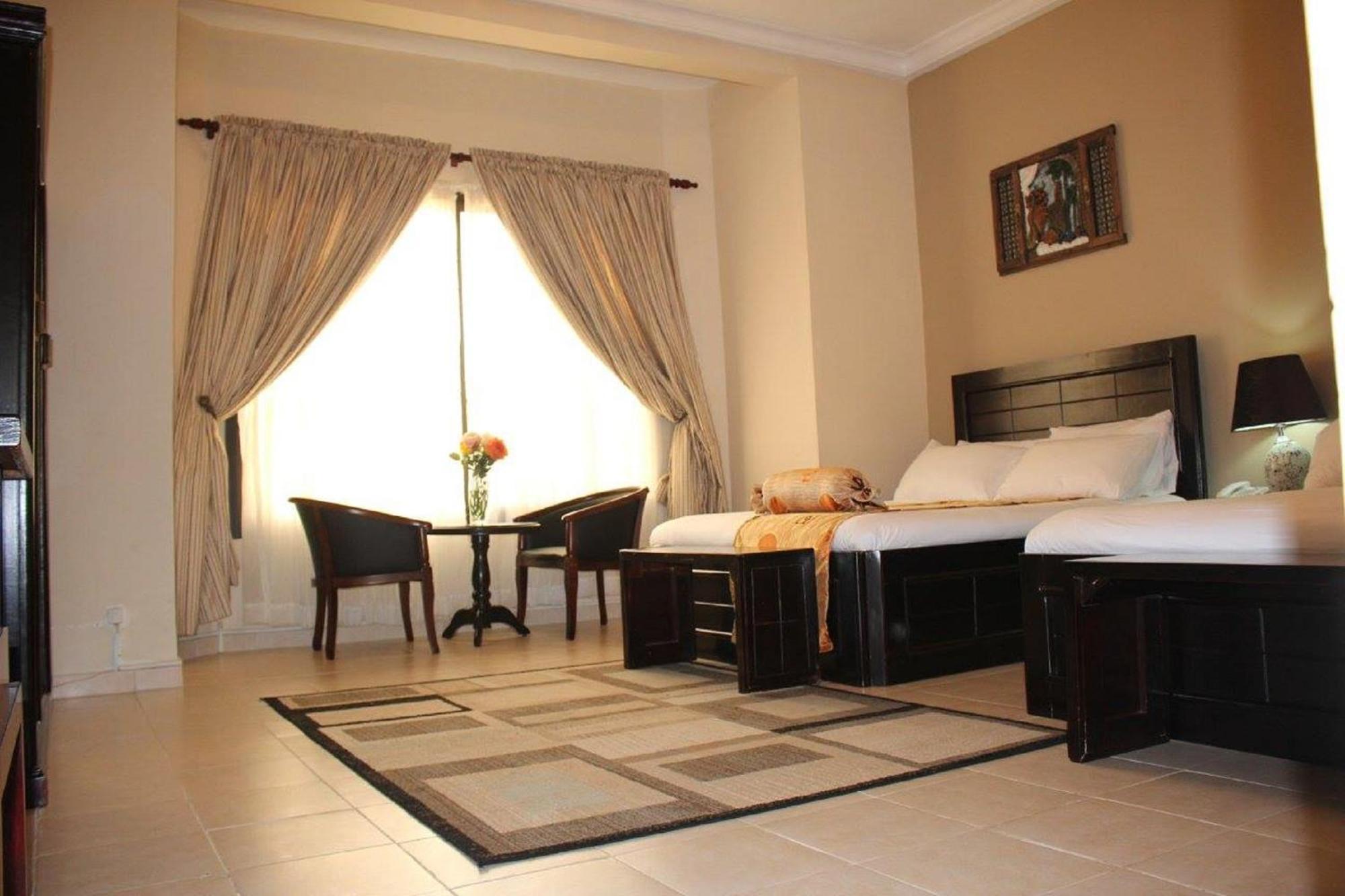 Palm Spring Resort Monrovia Bagian luar foto